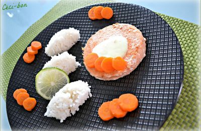 Médaillons de saumon à la sauce coco et carottes au curry