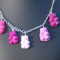 collier de nounours roses et violets 13 euros