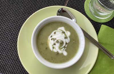 Soupe froide à la livèche