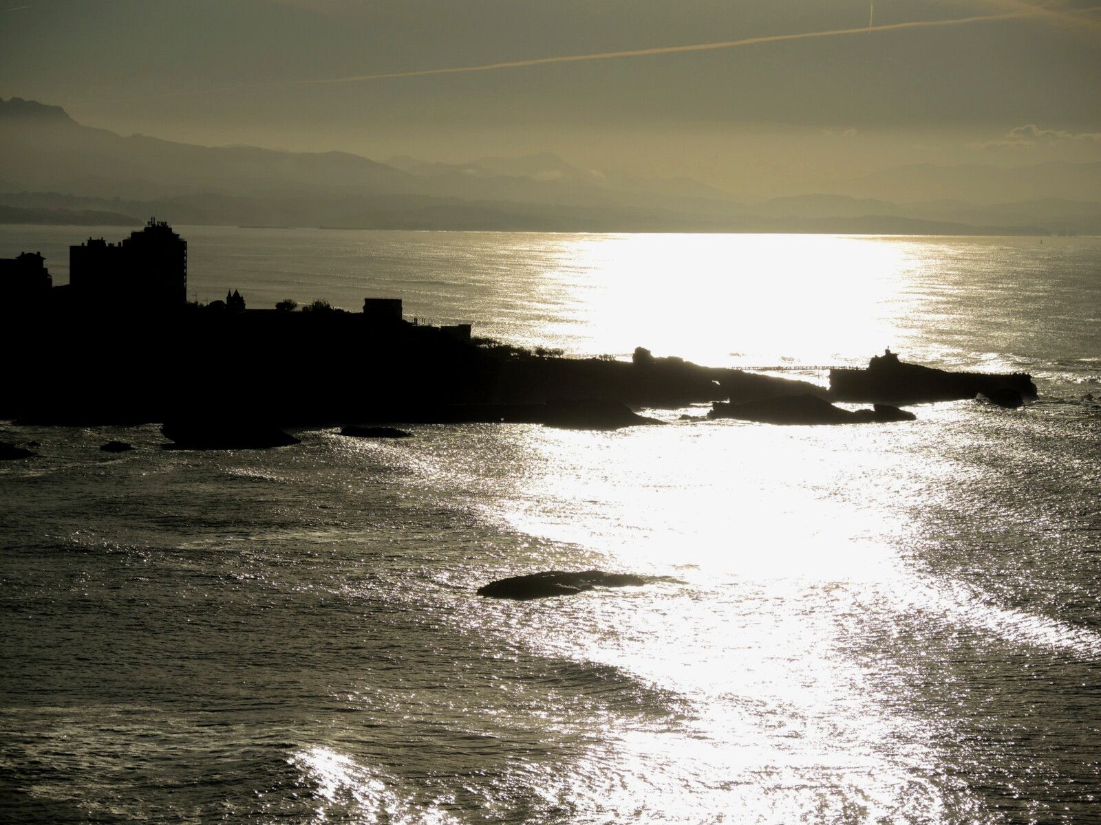 Biarritz, le phare, sommet, vue sur le rocher de la Vierge. (64)