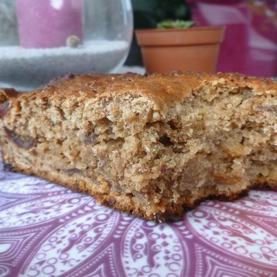 Gâteau moelleux aux dattes - végétalien