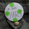 Un badge, bien peu de chose face à l'ignominie. 