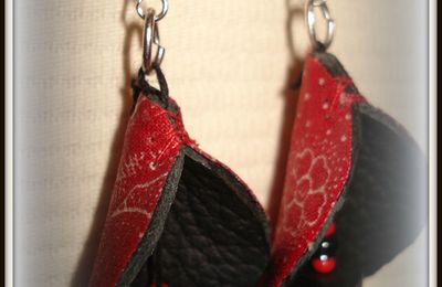 les boucles d'oreilles en tissu