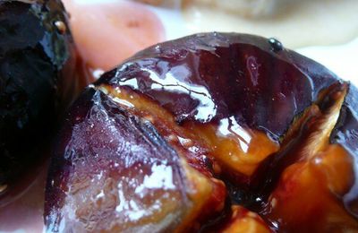 Figues roties à la crème de salidou, glace au caramel au beurre salé et financier