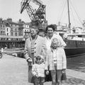 Maman, Annick, Mémé Odette et Mamy Charlotte à Dieppe en 1955...