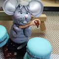 Macaron réaliste en porcelaine froide 