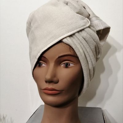 Idée cadeau fête des mères, linge de maison,  serviette de bain sèche cheveux attache brodée AMD A COUDRE