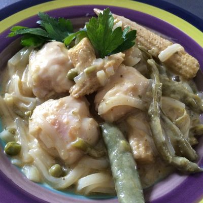 Joues de lotte au lait de coco et curry - nouilles de riz - légumes verts et babycorn