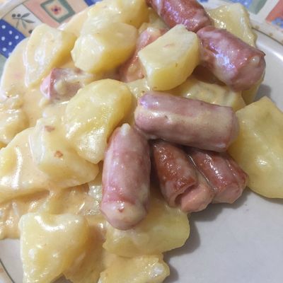 Pommes de terre, knackis, cheddar au Cookeo