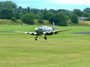 Un Spitfire biplace à l’échelle 1/3.