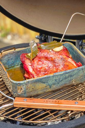 Gigot de set heures au barbecue japonais Kamado Forest Grill