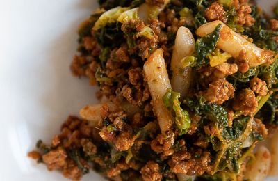 Porc haché aux pâtes de riz et au chou (« Mapo Ragu »)
