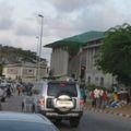 Côte-d’Ivoire tribunal d’Abidjan – La milice Pro-Ouattara disperse des victimes des déchets toxiques à « coups de matraque »