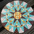 Une table bistrot aux couleurs acidulées " Inspiration Mandala "