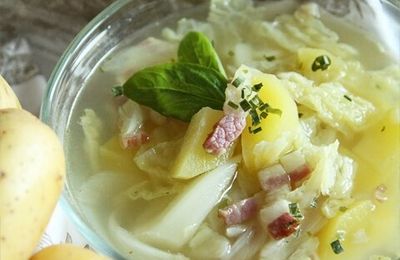 Soupe au chou, pommes de terre et lard