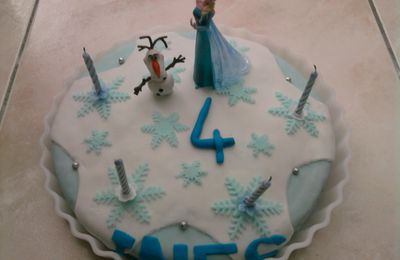 Gâteau d'anniversaire reine des neiges