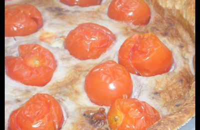 Quiche au roquefort, tomates cerises et noix