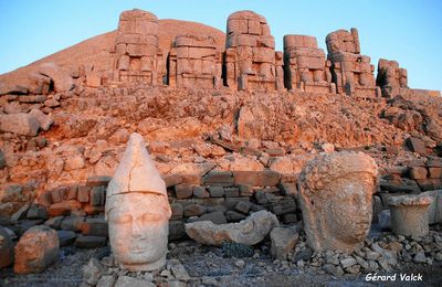 STATUES AU NEMRUT DAGI