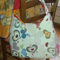 A VENDRE: sac Phoebe, tissu coeurs doublé tissu fleurs rouge - 10€