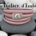 Les couleurs pastels reviennent en force cet été ! Alors voici un modèle de bracelet rose pastel moderne et sympa 4 tours !