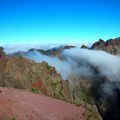 Entre ciel , mer et pics , Pico Do Arieiro ( 1810 m ) montagne la plus haute de l'Ile de Madeire