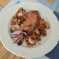 Calamars farcis au requin bleu avec moules et petites crevettes