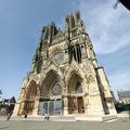 Reims -Cathédrale depuis le parvis