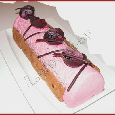 Bûche FRAMBOISES sur financier au spéculoos