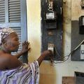 Talangai : des factures de la SNE ravies et déchirées par des congolais privés du mondial 2014