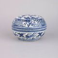 A Chinese porcelain blue and white round box and cover. Wanli, 1573-1619﻿