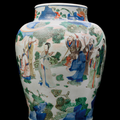 Potiche de forme balustre décorée en émaux Wucaï d'immortels dans un jardin. Période Transition, vers 1650
