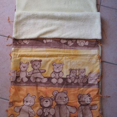 Un petit nid d'ange pour passer l'hiver au chaud et son matelas à langer assorti