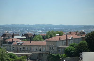 TOUJOURS A LYON...