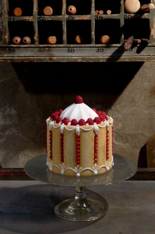 Faux gâteau  esprit Carême, décor de théâtre