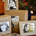 Des portraits à la place des étiquettes sur les paquets cadeaux de Noël