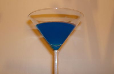 Blue Devil 4 cl de gin 2 cl de curaçao bleu 2 cl