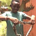 LE FILS DE ARAFAT DJ MAEL HUOUN EN VISITE AU TEMPLE DE PYTHONS AU BENIN