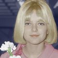 France Gall : lumière du jour. Une minute de silence............