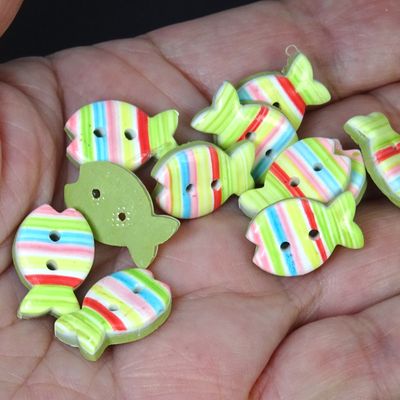 De nouveaux boutons de couture pour les enfants