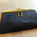 A1681 : Pochette satin 80's