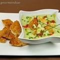 Soupe froide avocat concombre, chips de tortilla 