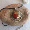 Collier pendentif rond cabochon verre ambre or - c 21 - création artisanale 