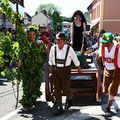 SCHLITTE, LEDERHOSEN ET POTION MAGIQUE : L’HIRSONNAISE AIME LE TYROL ET SA SORCIÈRE TYROLIENNE.