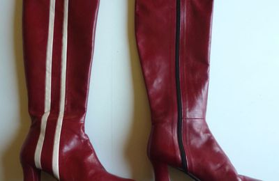 Paire de bottes vintage rouge