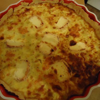 tarte aux poireaux, saumon fumé et chèvre frais