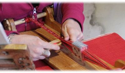 Atelier tissage aux plaquettes