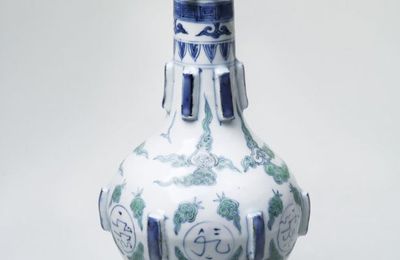 Arrow vase with decoration of Arabic inscription and blocks in relief, Ming dynasty (1368-1644)