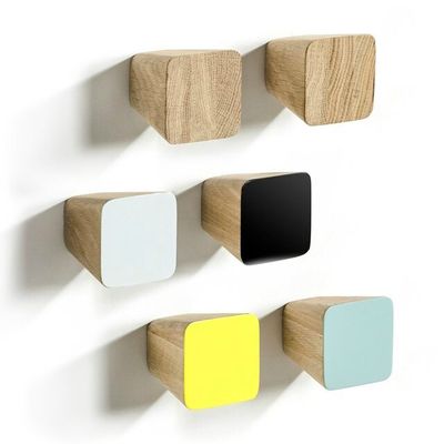 Entre vous et nous, ça accroche plutôt bien... Première sélection de patères