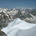 UN TOUR DANS LES ALPES : l'Aiguille du Midi et Mont Blanc du dessous (74)