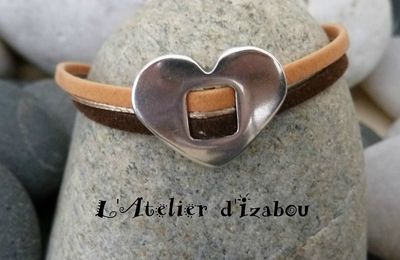 Encore de la tendresse mais avec ses couleurs d'automne, ce bracelet en daim marron et orangé vous appelle !